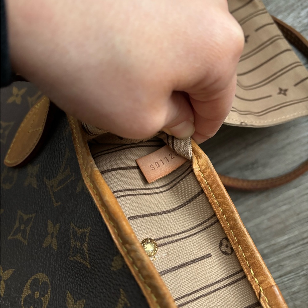Louis Vuitton Neverfull MM - Picture 7 of 9